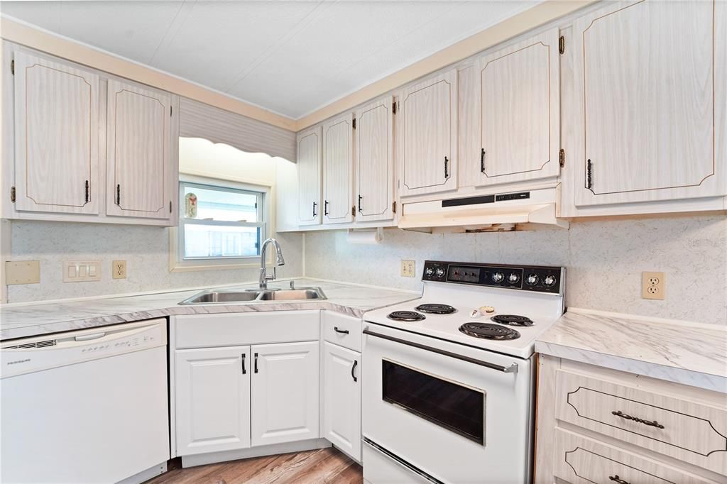 For Rent: $1,800 (2 beds, 2 baths, 1008 Square Feet)