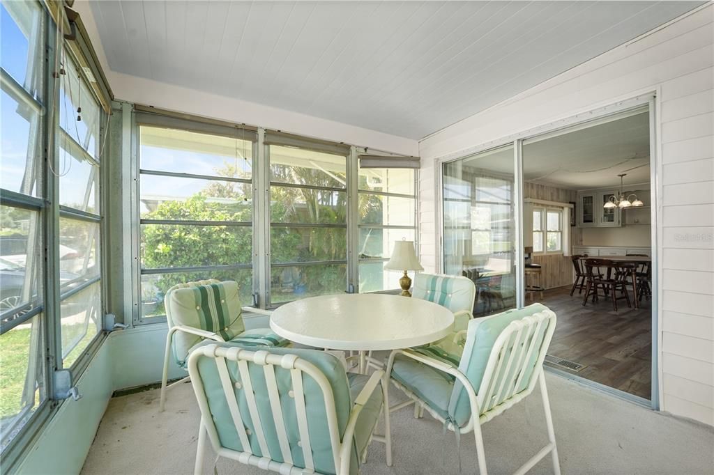 For Rent: $1,800 (2 beds, 2 baths, 1008 Square Feet)