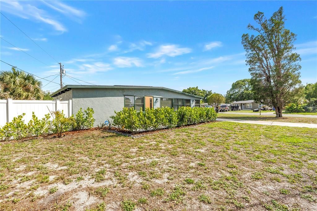 For Sale: $442,500 (3 beds, 2 baths, 1287 Square Feet)