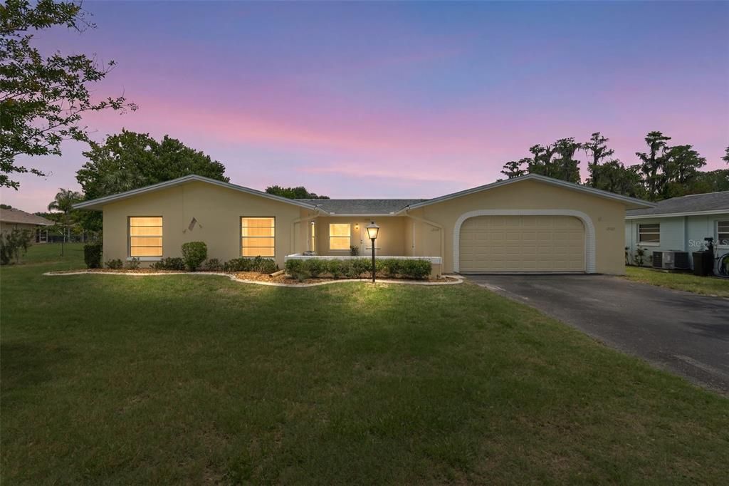 For Sale: $129,900 (1 beds, 1 baths, 779 Square Feet)