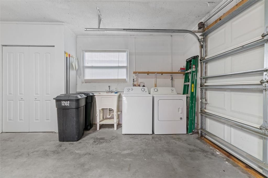 For Sale: $129,900 (1 beds, 1 baths, 779 Square Feet)