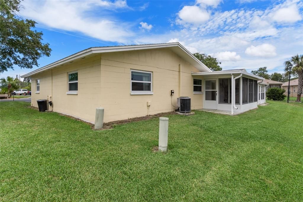 For Sale: $129,900 (1 beds, 1 baths, 779 Square Feet)