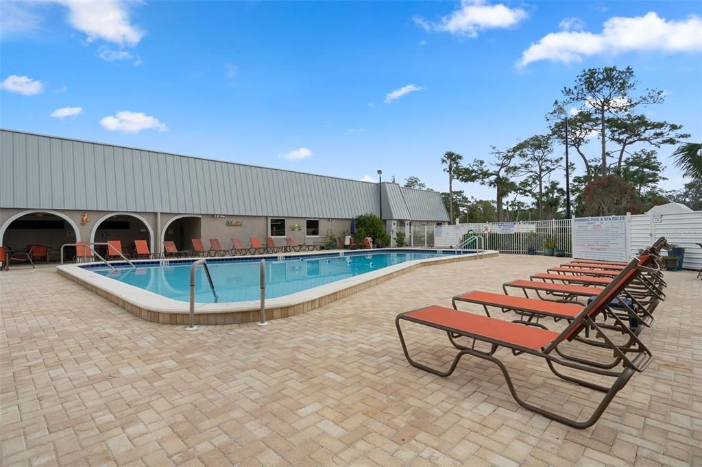 For Sale: $129,900 (1 beds, 1 baths, 779 Square Feet)
