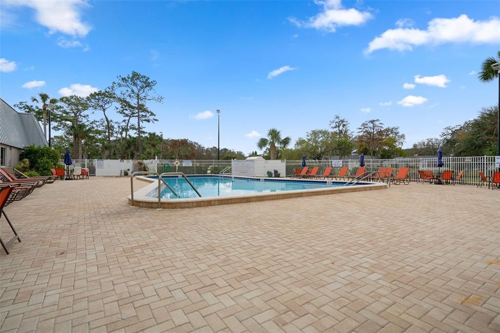 For Sale: $129,900 (1 beds, 1 baths, 779 Square Feet)