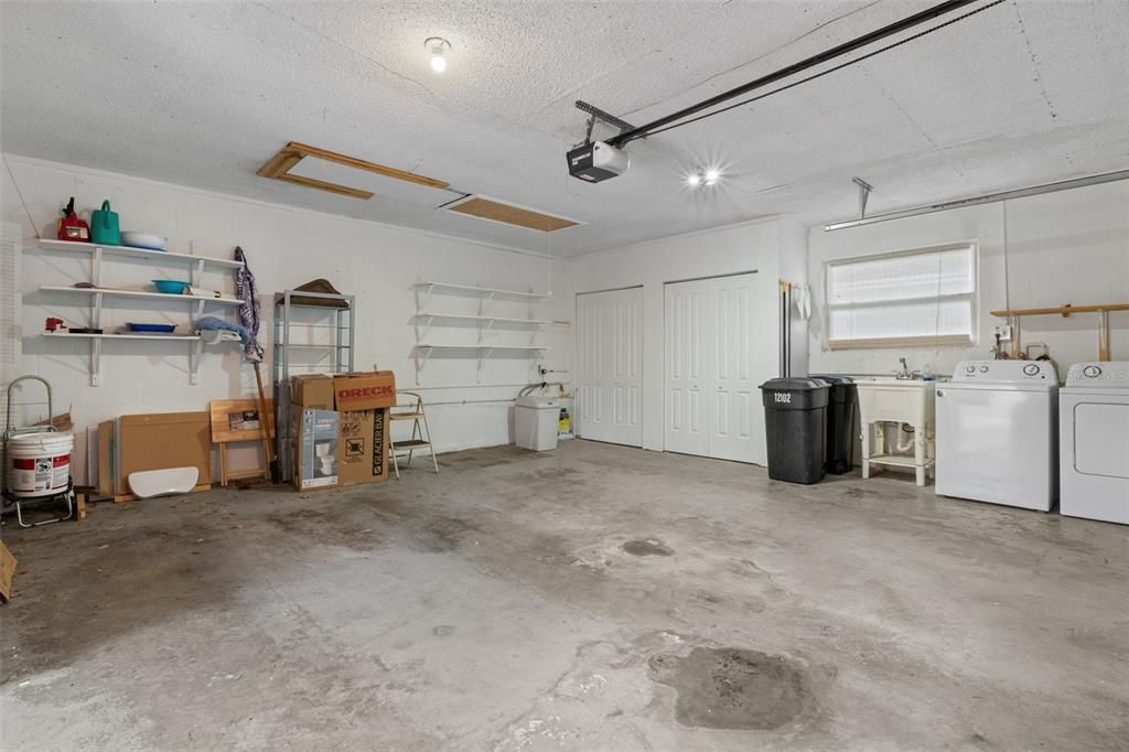 For Sale: $129,900 (1 beds, 1 baths, 779 Square Feet)