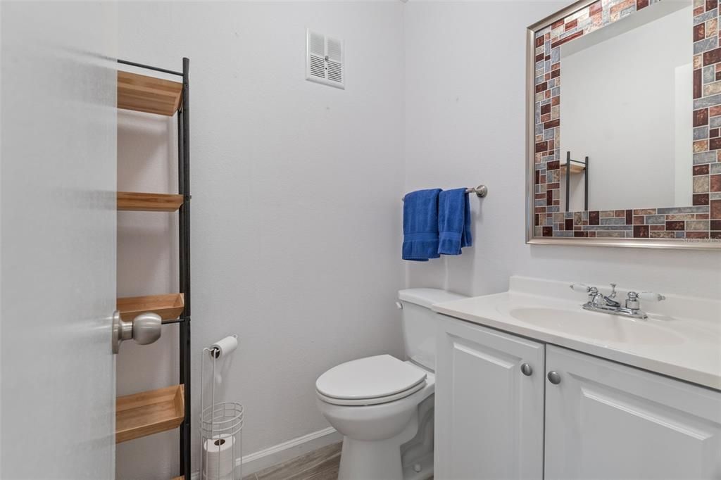 For Sale: $129,900 (1 beds, 1 baths, 779 Square Feet)