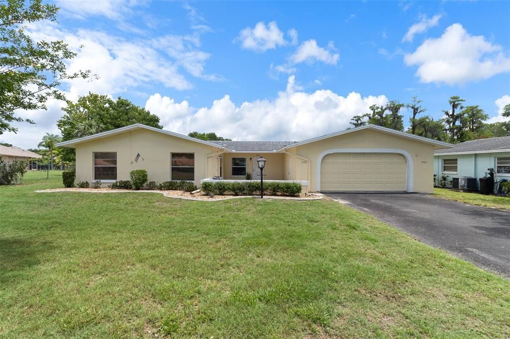 For Sale: $129,900 (1 beds, 1 baths, 779 Square Feet)