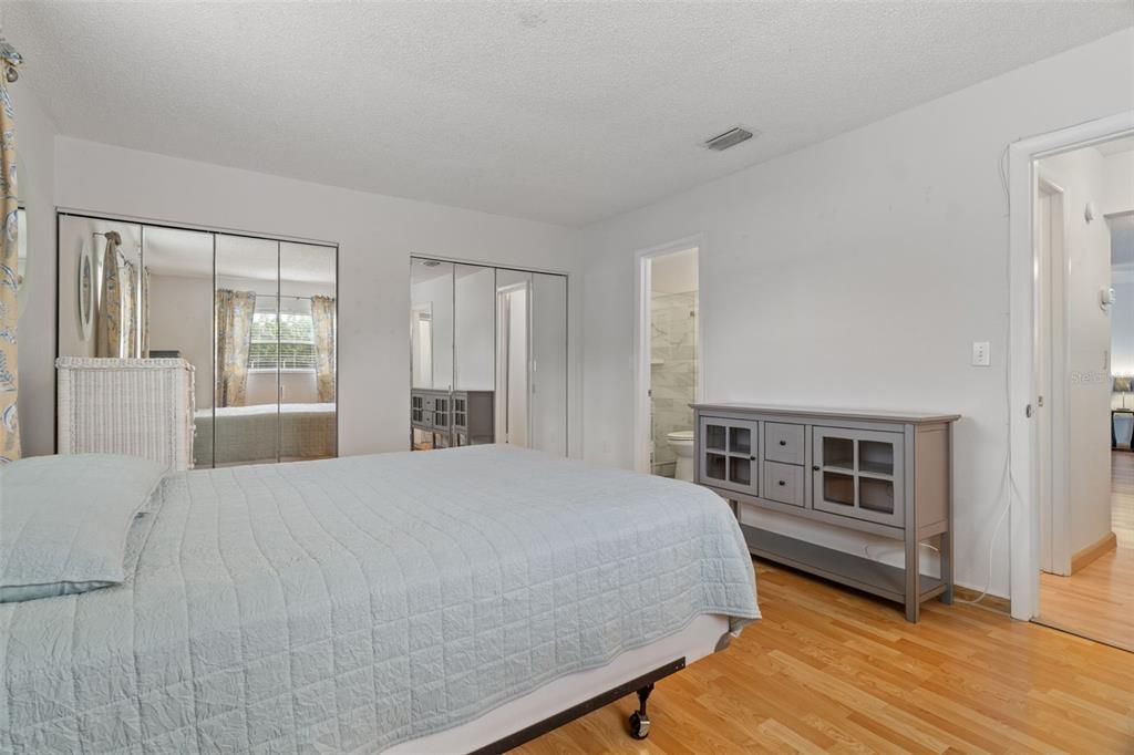 For Sale: $129,900 (1 beds, 1 baths, 779 Square Feet)