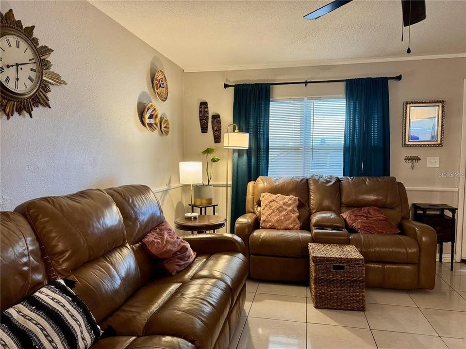 For Rent: $1,700 (2 beds, 1 baths, 810 Square Feet)