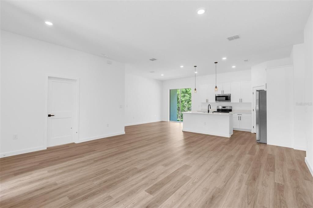 For Sale: $319,900 (4 beds, 3 baths, 1870 Square Feet)