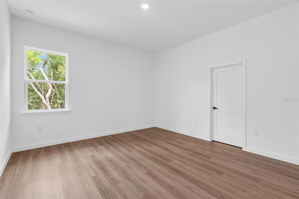 For Sale: $319,900 (4 beds, 3 baths, 1870 Square Feet)