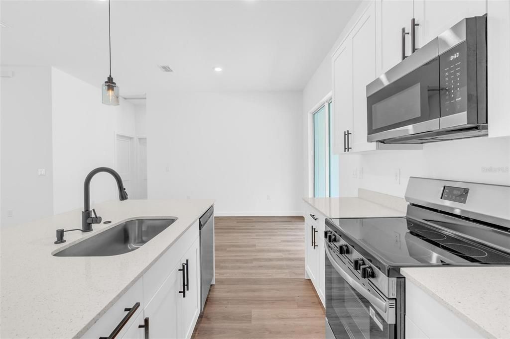 For Sale: $319,900 (4 beds, 3 baths, 1870 Square Feet)
