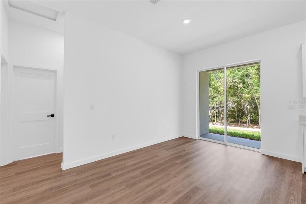 For Sale: $319,900 (4 beds, 3 baths, 1870 Square Feet)