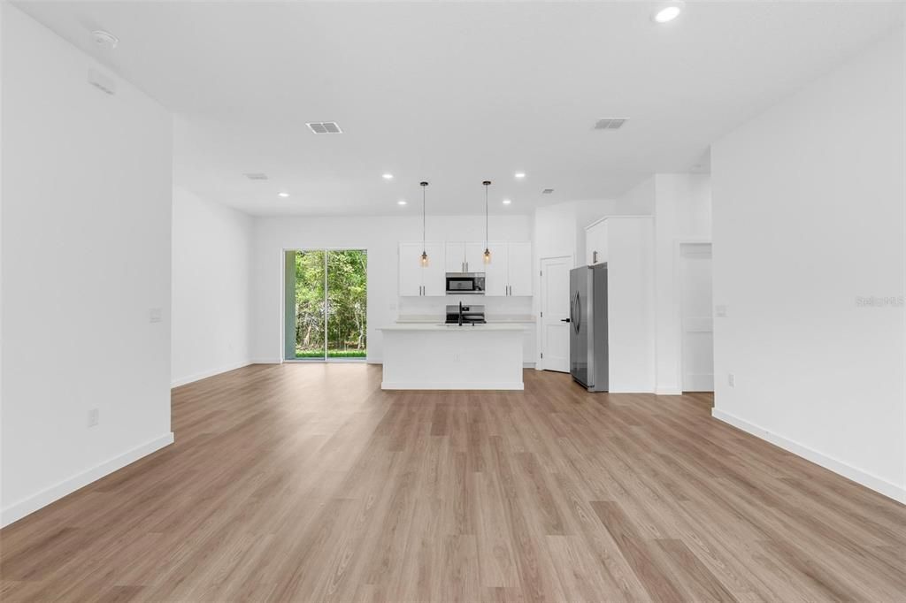 For Sale: $319,900 (4 beds, 3 baths, 1870 Square Feet)