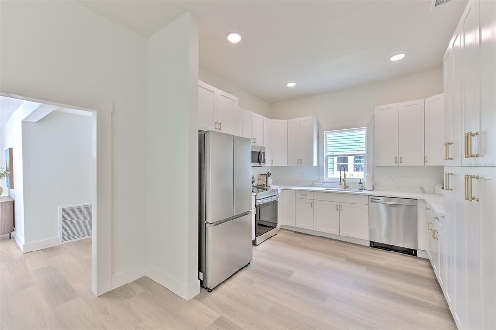 For Sale: $800,000 (3 beds, 2 baths, 1565 Square Feet)