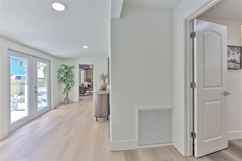 For Sale: $800,000 (3 beds, 2 baths, 1565 Square Feet)