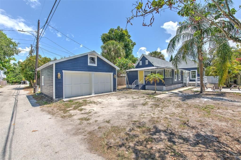 For Sale: $800,000 (3 beds, 2 baths, 1565 Square Feet)