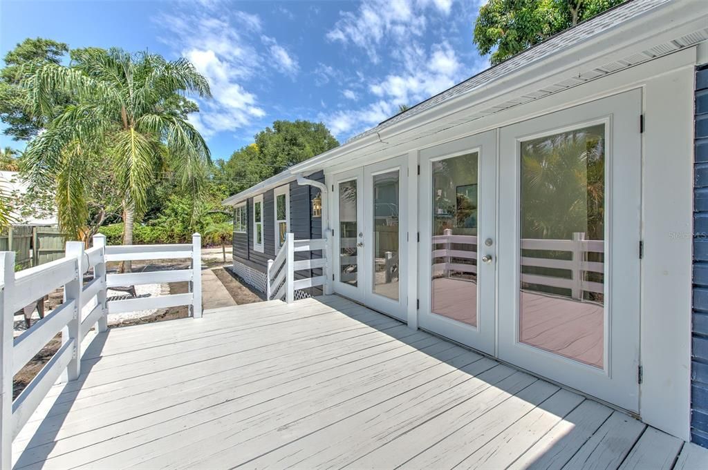 For Sale: $800,000 (3 beds, 2 baths, 1565 Square Feet)