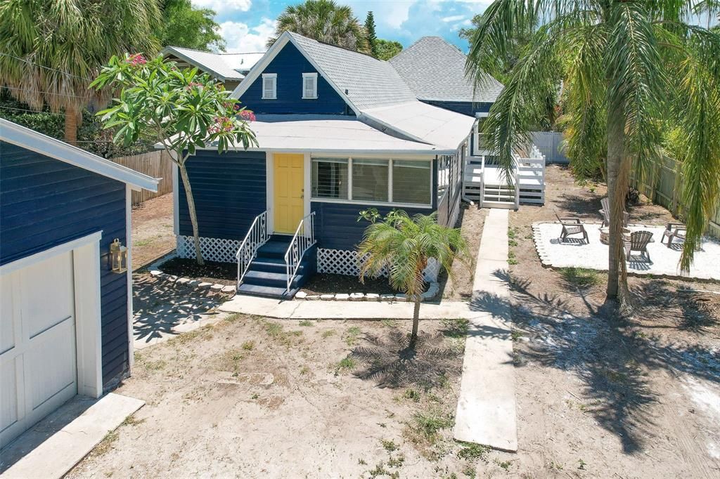 For Sale: $800,000 (3 beds, 2 baths, 1565 Square Feet)
