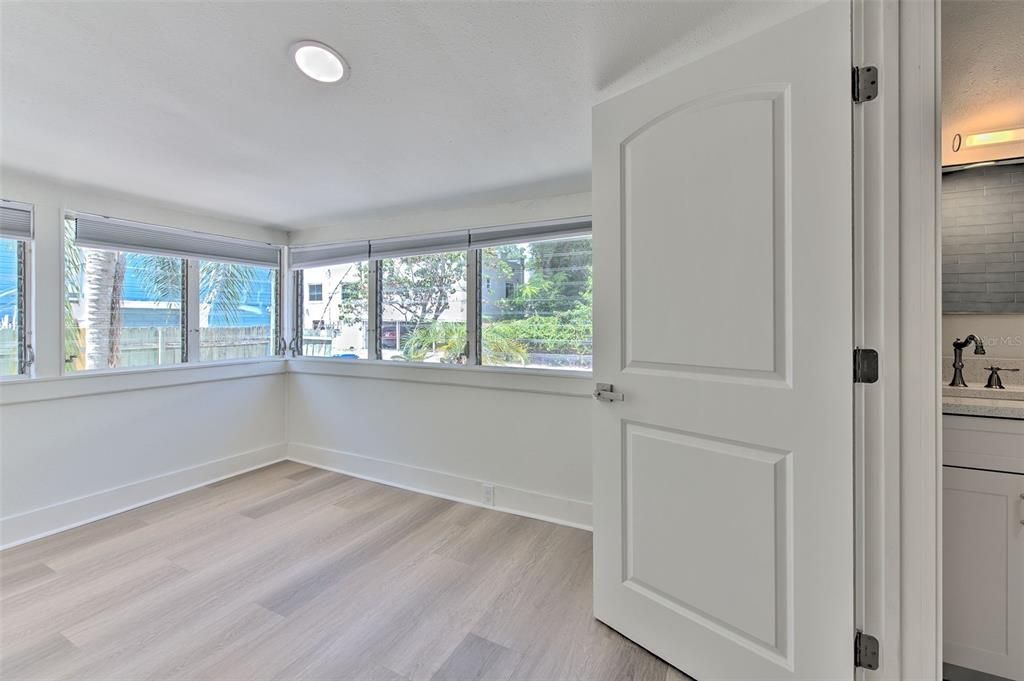 For Sale: $800,000 (3 beds, 2 baths, 1565 Square Feet)