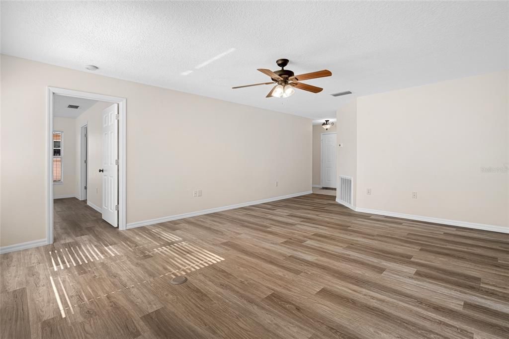 For Sale: $270,000 (2 beds, 2 baths, 1262 Square Feet)