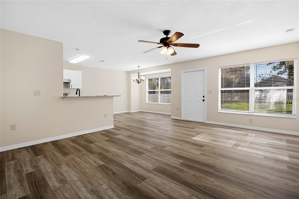 For Sale: $270,000 (2 beds, 2 baths, 1262 Square Feet)