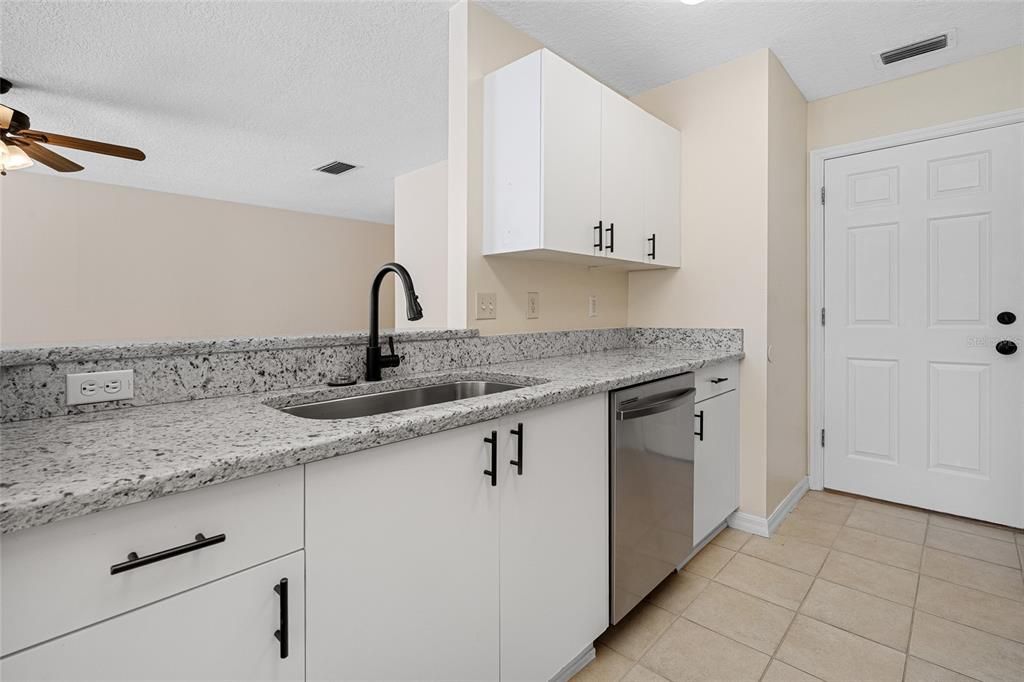 For Sale: $270,000 (2 beds, 2 baths, 1262 Square Feet)