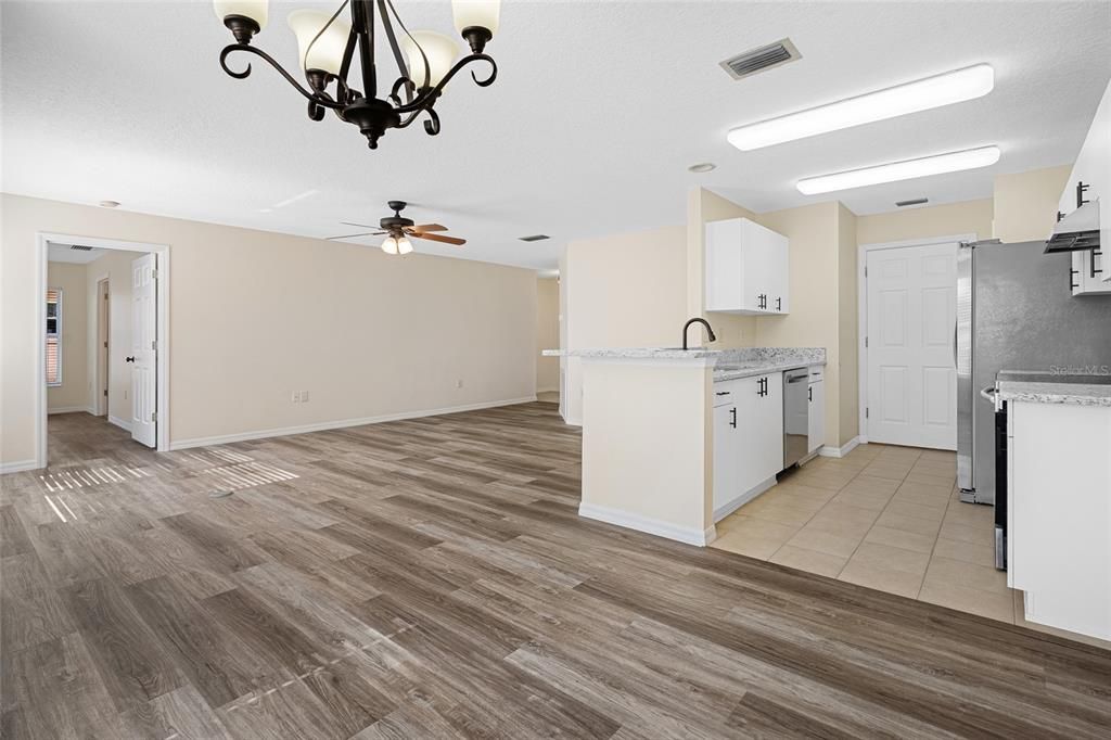 For Sale: $270,000 (2 beds, 2 baths, 1262 Square Feet)