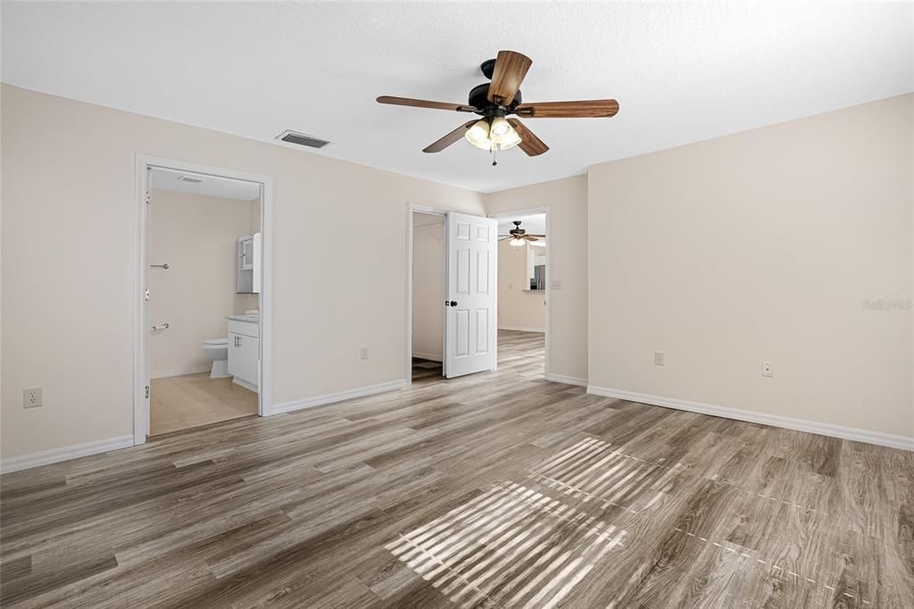 For Sale: $270,000 (2 beds, 2 baths, 1262 Square Feet)