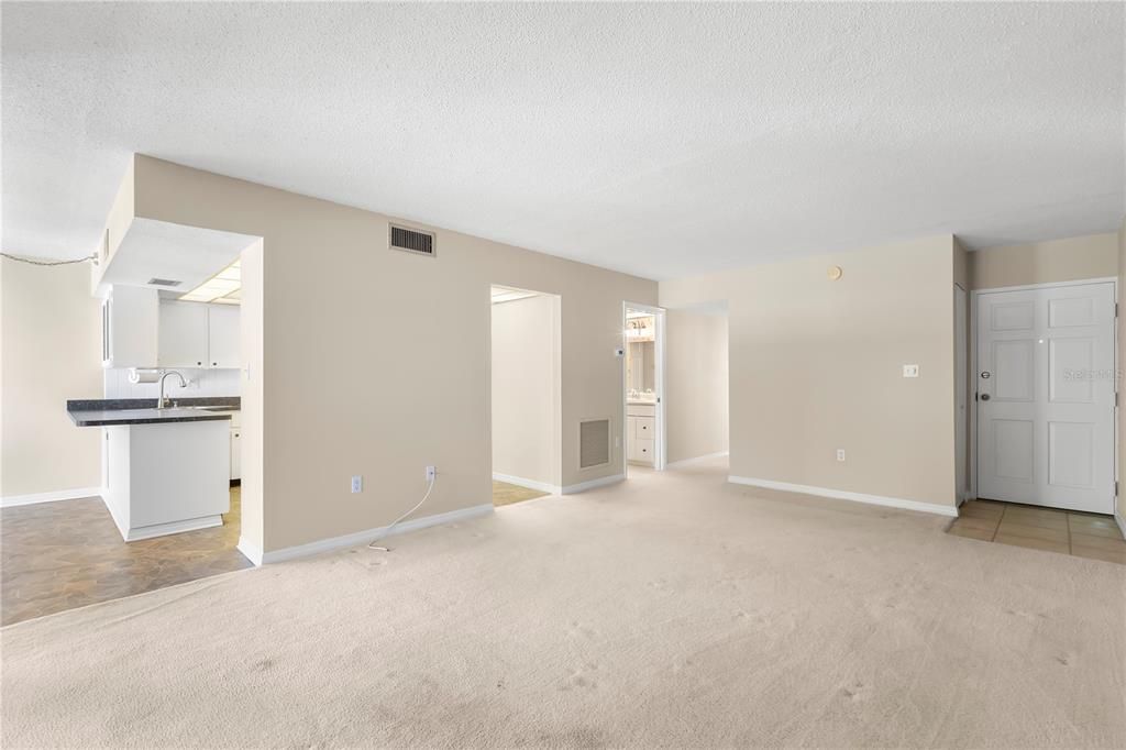 For Sale: $120,000 (2 beds, 2 baths, 1270 Square Feet)