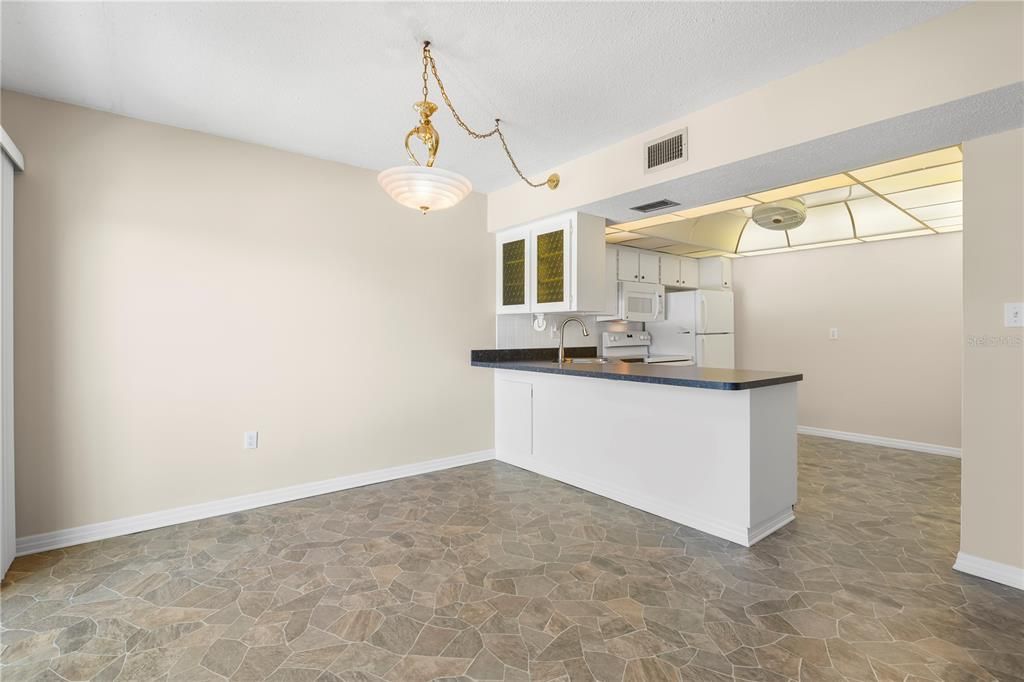 For Sale: $120,000 (2 beds, 2 baths, 1270 Square Feet)