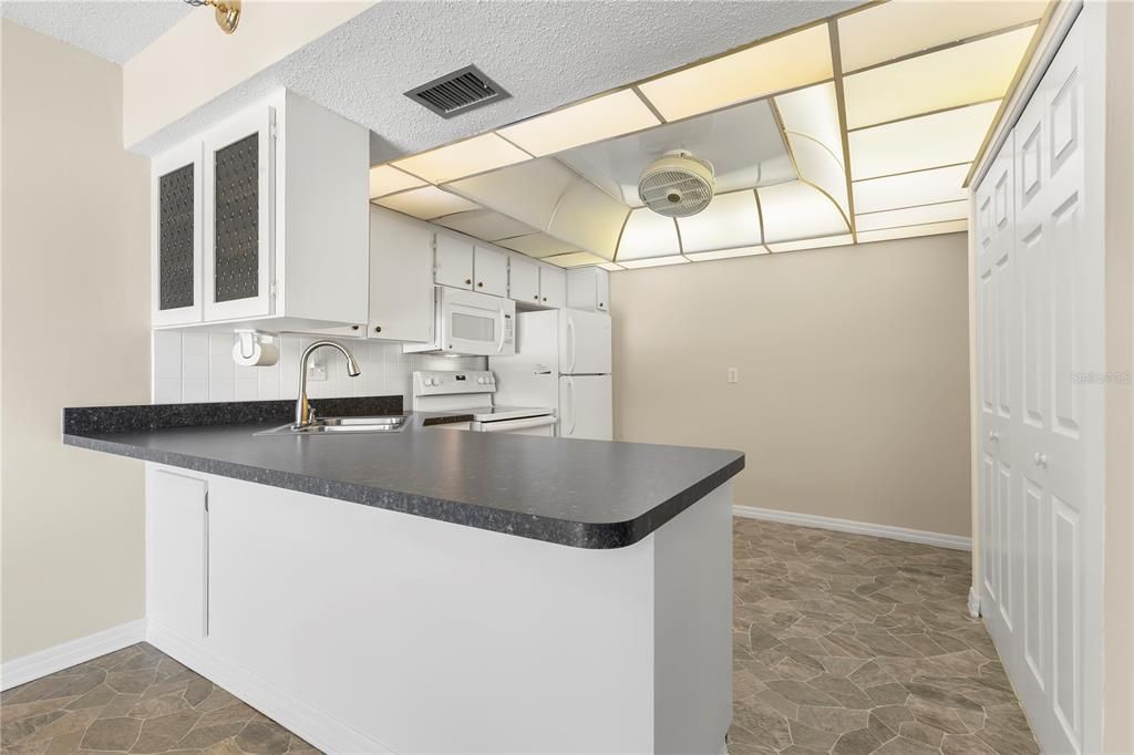 For Sale: $120,000 (2 beds, 2 baths, 1270 Square Feet)