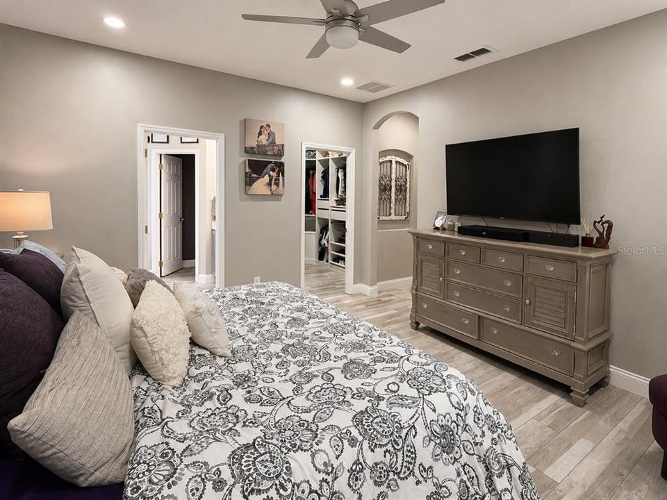 For Sale: $525,000 (4 beds, 2 baths, 1806 Square Feet)