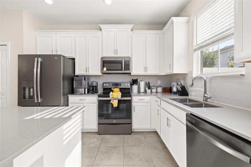 For Sale: $330,000 (3 beds, 2 baths, 1869 Square Feet)
