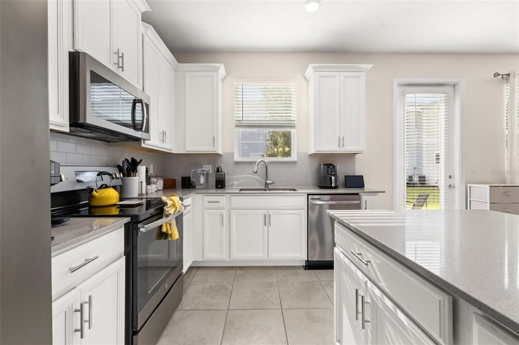 For Sale: $330,000 (3 beds, 2 baths, 1869 Square Feet)
