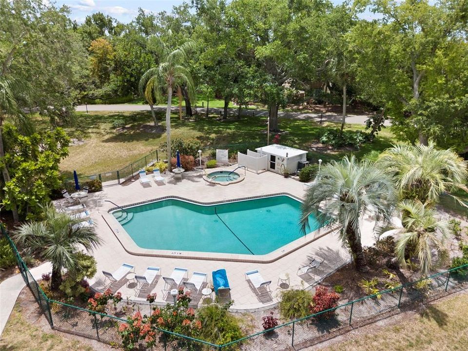 For Sale: $149,900 (2 beds, 2 baths, 940 Square Feet)