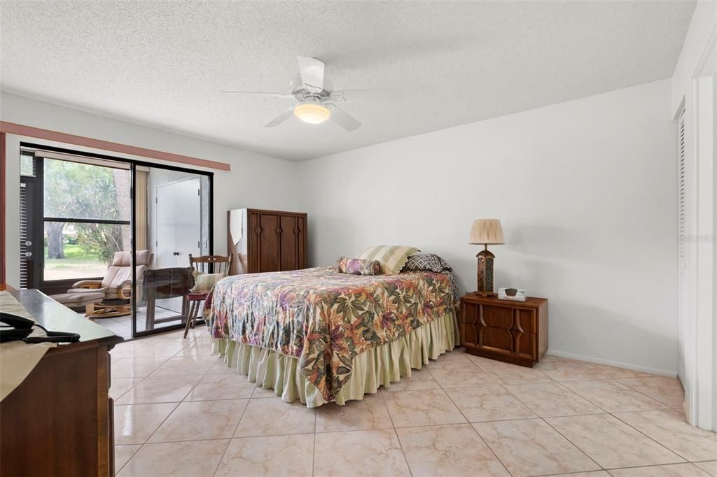 For Sale: $149,900 (2 beds, 2 baths, 940 Square Feet)
