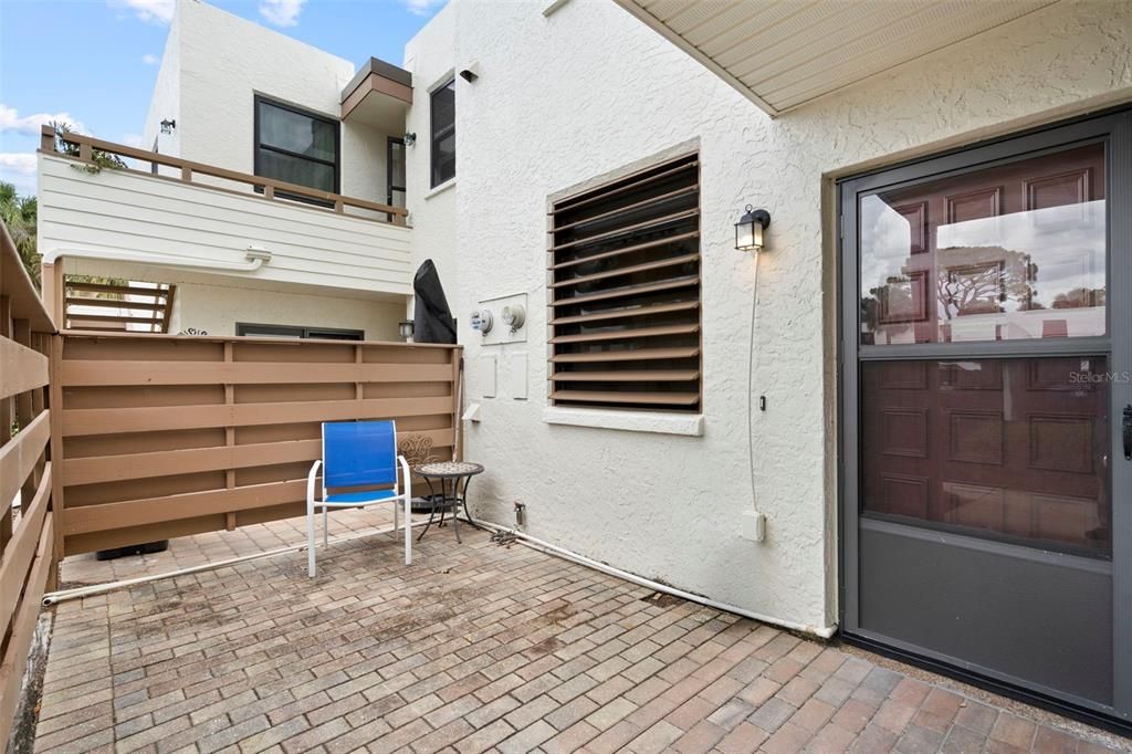 For Sale: $149,900 (2 beds, 2 baths, 940 Square Feet)