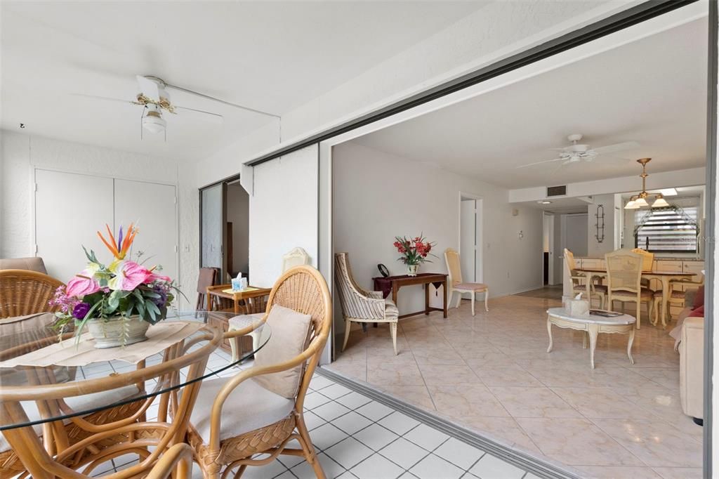 For Sale: $149,900 (2 beds, 2 baths, 940 Square Feet)