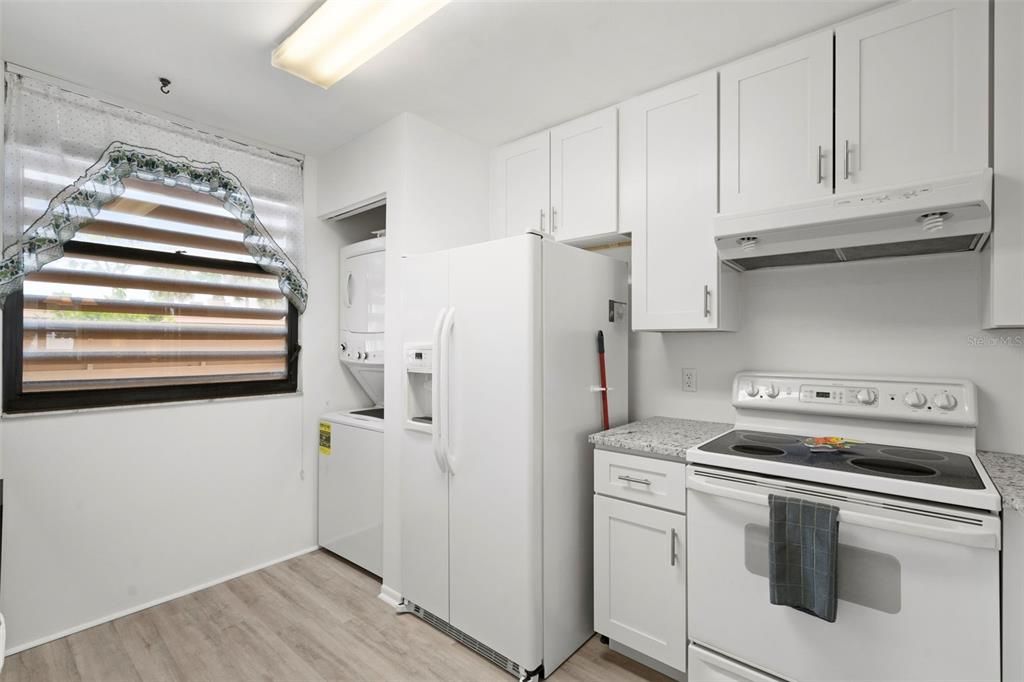 For Sale: $149,900 (2 beds, 2 baths, 940 Square Feet)