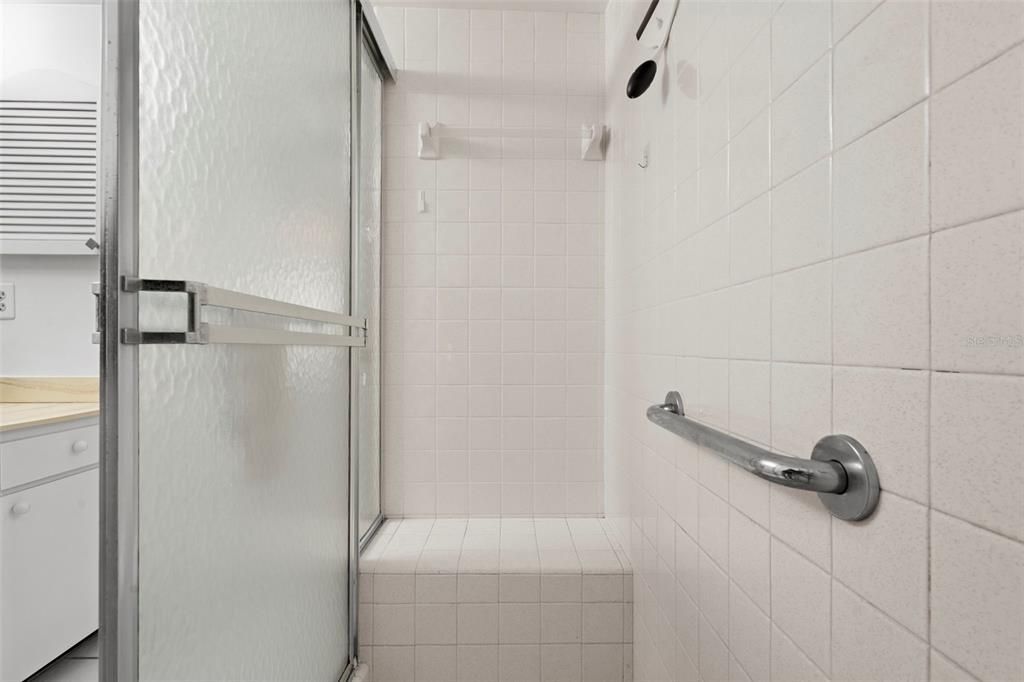 For Sale: $149,900 (2 beds, 2 baths, 940 Square Feet)
