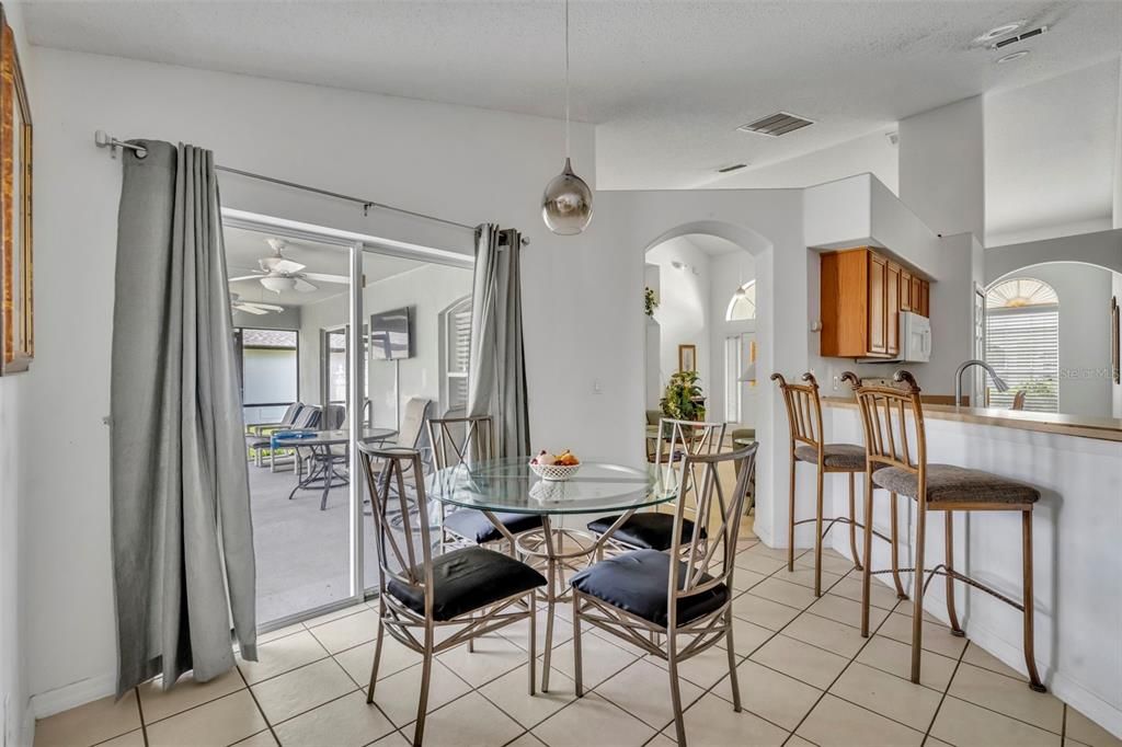 En Venta: $410,000 (4 camas, 3 baños, 2033 Pies cuadrados)