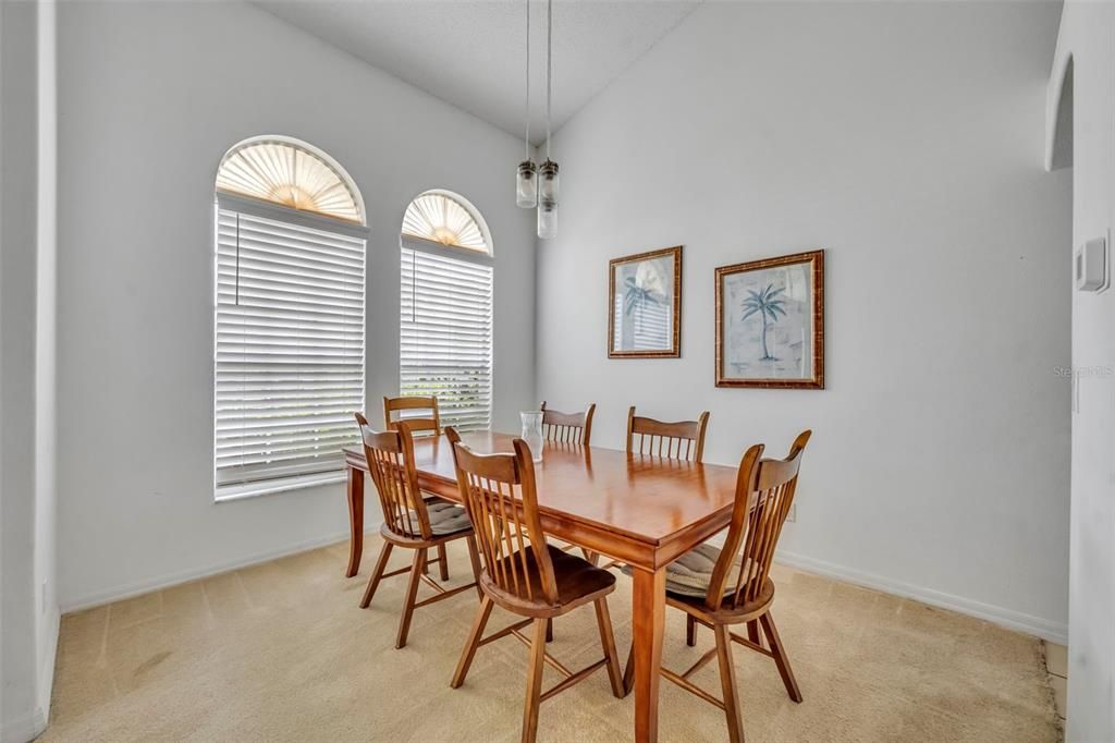En Venta: $410,000 (4 camas, 3 baños, 2033 Pies cuadrados)