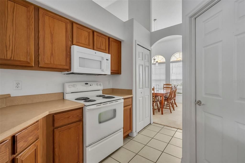 En Venta: $410,000 (4 camas, 3 baños, 2033 Pies cuadrados)