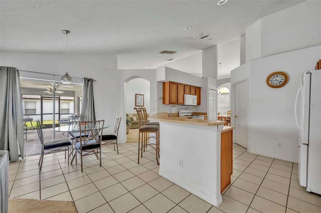 En Venta: $410,000 (4 camas, 3 baños, 2033 Pies cuadrados)