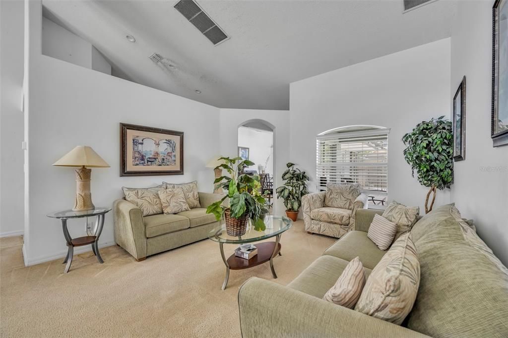 En Venta: $410,000 (4 camas, 3 baños, 2033 Pies cuadrados)