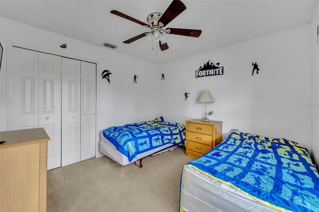 En Venta: $410,000 (4 camas, 3 baños, 2033 Pies cuadrados)