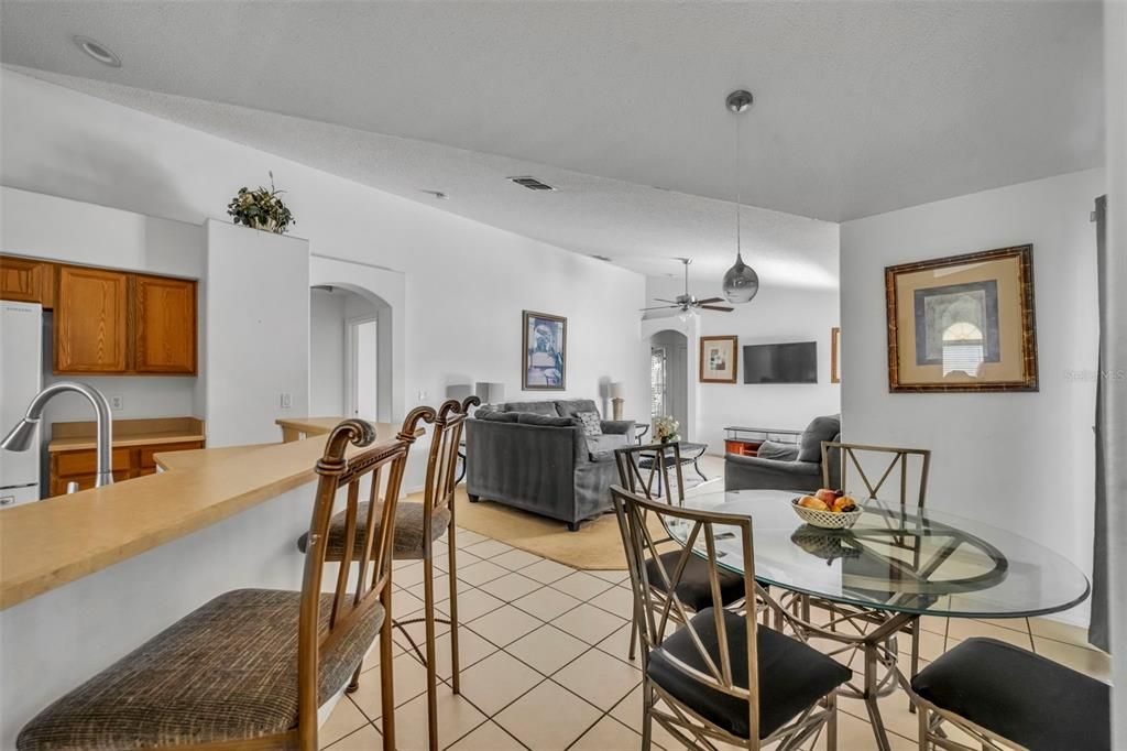 En Venta: $410,000 (4 camas, 3 baños, 2033 Pies cuadrados)