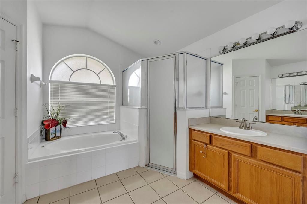 En Venta: $410,000 (4 camas, 3 baños, 2033 Pies cuadrados)