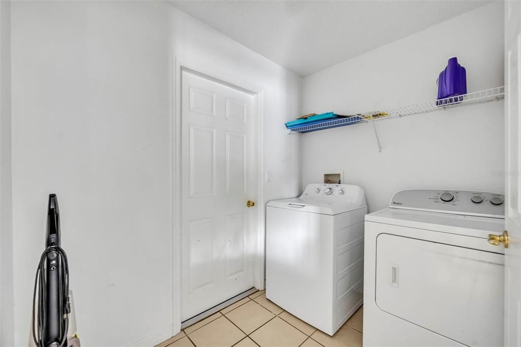 En Venta: $410,000 (4 camas, 3 baños, 2033 Pies cuadrados)
